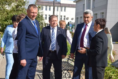 Министр образования и науки Татарстана Ильсур Хадиуллин с рабочим визитом посетил Нурлат