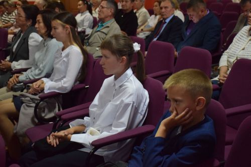 На сходе граждан в Нурлатской гимназии обсудили актуальные вопросы