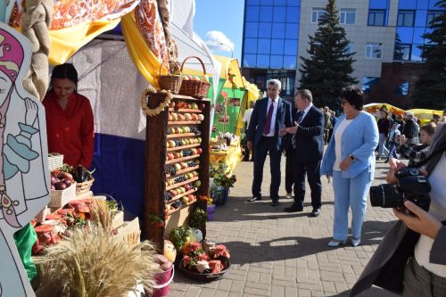Школьная ярмарка в Нурлате стала ярким событием августовской конференции педагогов