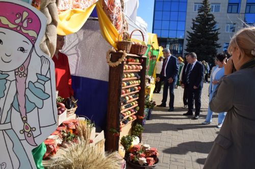 Школьная ярмарка в Нурлате стала ярким событием августовской конференции педагогов