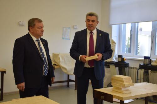 Министр образования и науки Татарстана Ильсур Хадиуллин с рабочим визитом посетил Нурлат