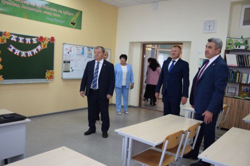 Министр образования и науки Татарстана Ильсур Хадиуллин с рабочим визитом посетил Нурлат