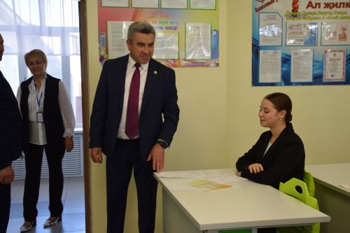 Министр образования и науки Татарстана Ильсур Хадиуллин с рабочим визитом посетил Нурлат