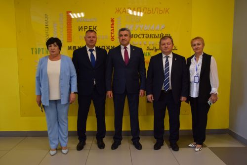 Министр образования и науки Татарстана Ильсур Хадиуллин с рабочим визитом посетил Нурлат