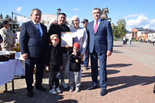 В Нурлате традиционный Фестиваль меда вновь собрал гостей