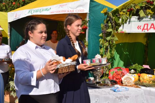 Школьная ярмарка в Нурлате стала ярким событием августовской конференции педагогов