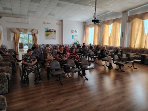 В Нурлатском доме-интернате проживающим показали фильм ко Дню российского кино