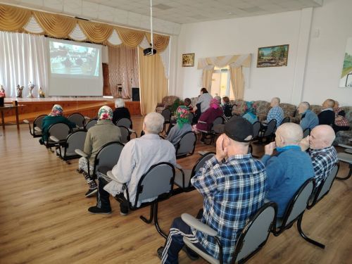В Нурлатском доме-интернате проживающим показали фильм ко Дню российского кино