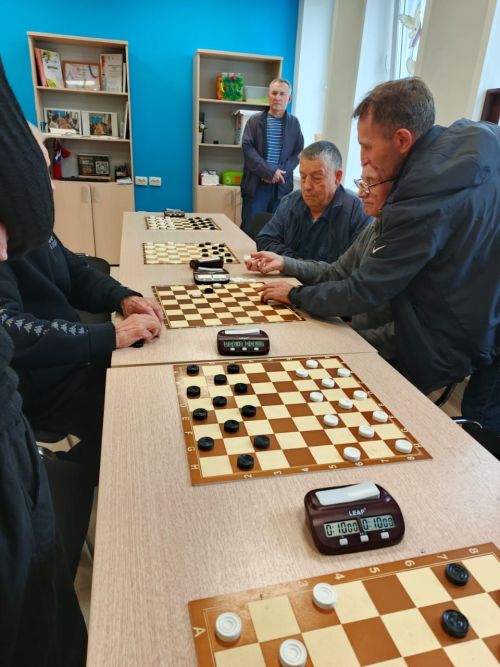 В Нурлате прошли праздничные турниры по шахматам и шашкам