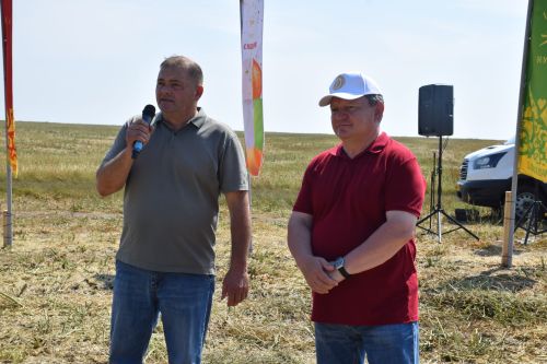 Глава Нурлатского района Дамир Ишкинеев наградил передовых комбайнеров «Агрофирмы 15»