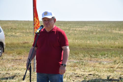 Глава Нурлатского района Дамир Ишкинеев наградил передовых комбайнеров «Агрофирмы 15»