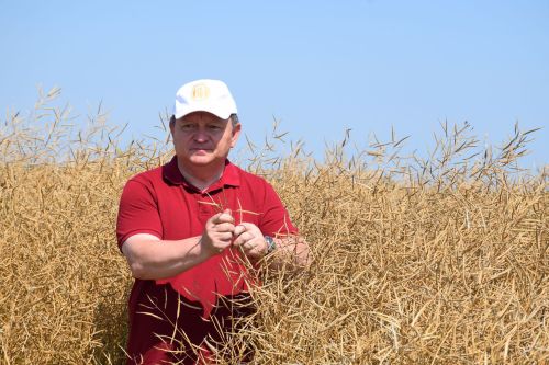 Глава Нурлатского района Дамир Ишкинеев наградил передовых комбайнеров «Агрофирмы 15»