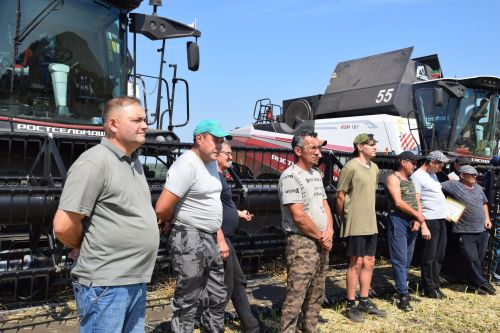 Глава Нурлатского района Дамир Ишкинеев наградил передовых комбайнеров «Агрофирмы 15»