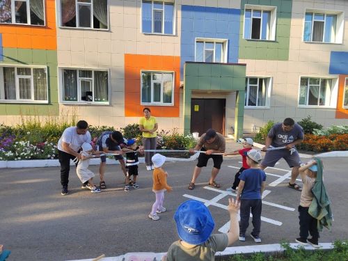 Богатырские забавы: папы и дети Нурлата показали силу и сплочённость