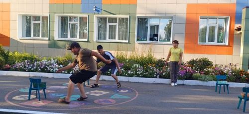 Богатырские забавы: папы и дети Нурлата показали силу и сплочённость