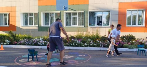 Богатырские забавы: папы и дети Нурлата показали силу и сплочённость