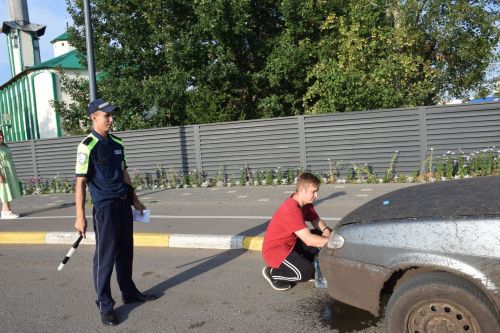 Нурлатские автоинспекторы провели рейд по выявлению нарушений правил тонировки стекол