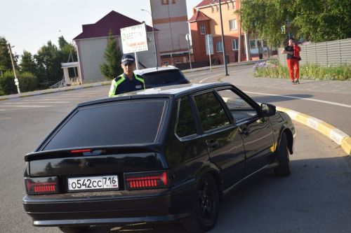 Нурлатские автоинспекторы провели рейд по выявлению нарушений правил тонировки стекол