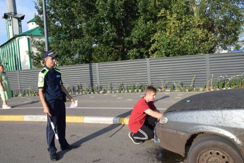 Нурлатские автоинспекторы провели рейд по выявлению нарушений правил тонировки стекол