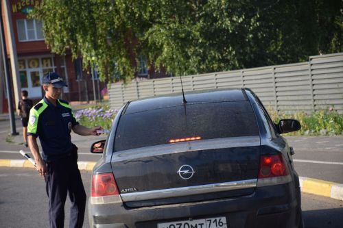 Нурлатские автоинспекторы провели рейд по выявлению нарушений правил тонировки стекол