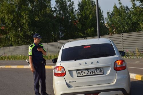Нурлатские автоинспекторы провели рейд по выявлению нарушений правил тонировки стекол