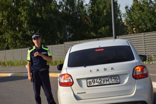 Нурлатские автоинспекторы провели рейд по выявлению нарушений правил тонировки стекол