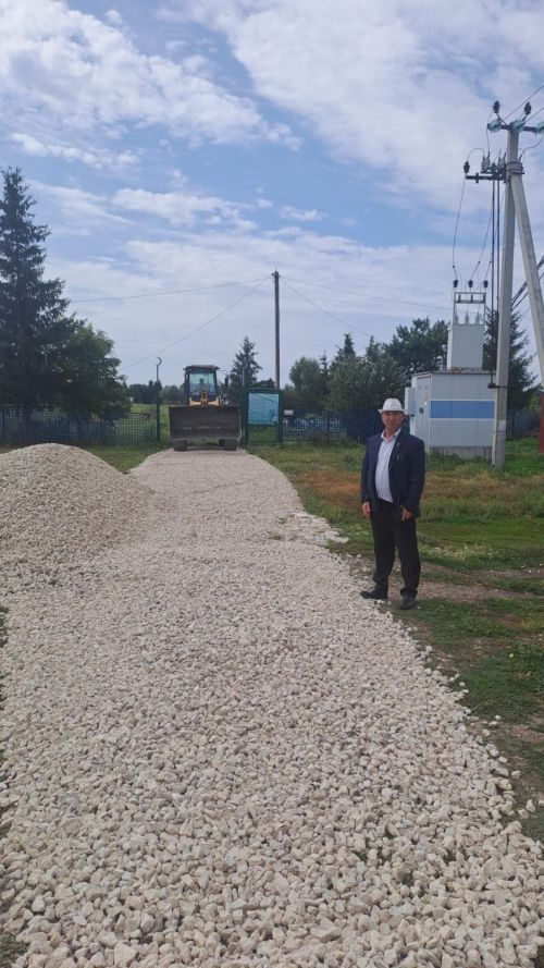 В микрорайоне Нижний Нурлат начали благоустраивать дороги к кладбищу