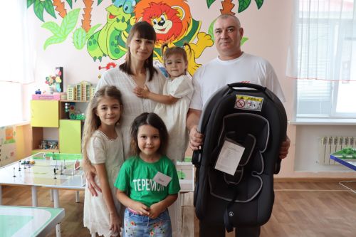 Автокресло в подарок: в Нурлатском районе заботятся о детской безопасности