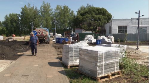 В Нурлате продолжается реконструкция сквера нефтяников в микрорайоне Яшьлек
