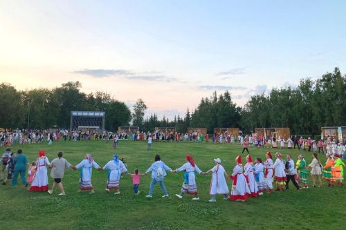 Нурлатский Дом дружбы народов принял участие в фестивале «Древо жизни» в Казани