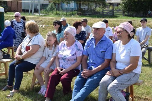 Душевный праздник в деревне Урняк: КДЦ «Грани» подарил жителям незабываемый день