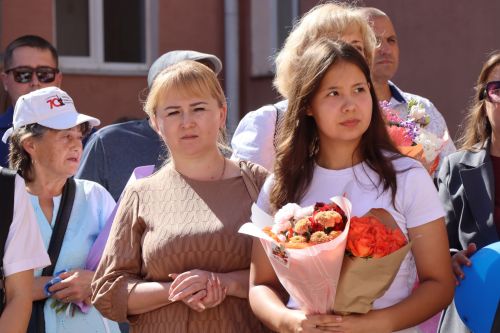 Для 73 первоклассников школы №9 впервые прозвучал школьный звонок