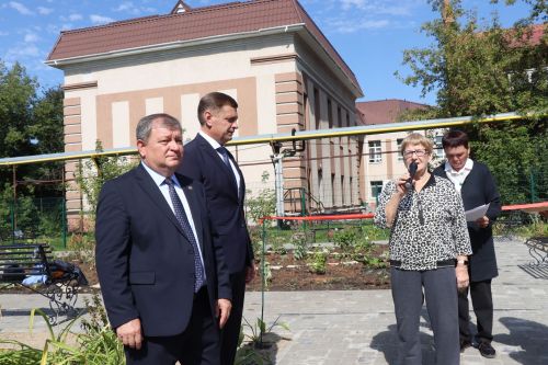 В Нурлате торжественно открыли Аллею учителей