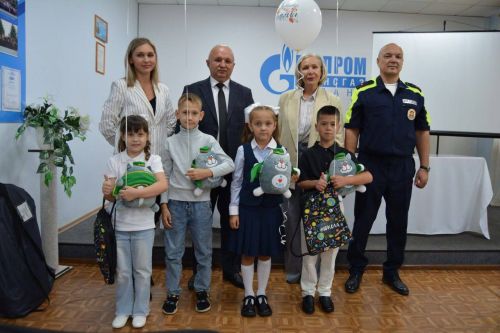 Сотрудники ГИБДД и «Безопасности дорожного движения» поздравили нурлатских первоклассников
