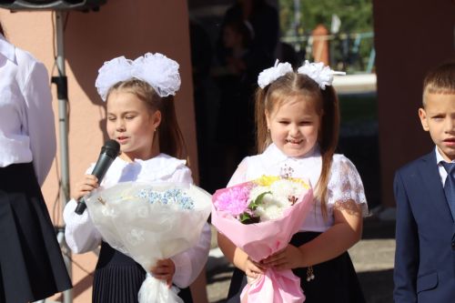 Яркий старт нового учебного года: в Нурлатской гимназии прошла торжественная линейка