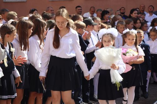 Яркий старт нового учебного года: в Нурлатской гимназии прошла торжественная линейка