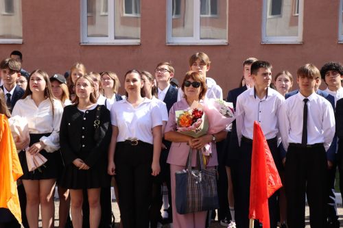 Для 73 первоклассников школы №9 впервые прозвучал школьный звонок