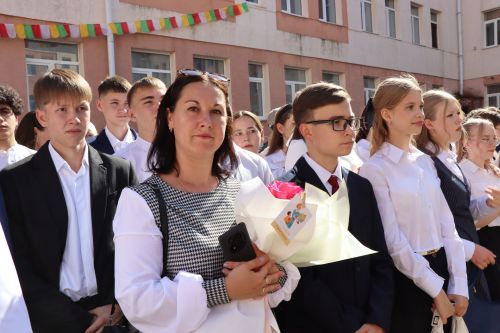 Для 73 первоклассников школы №9 впервые прозвучал школьный звонок