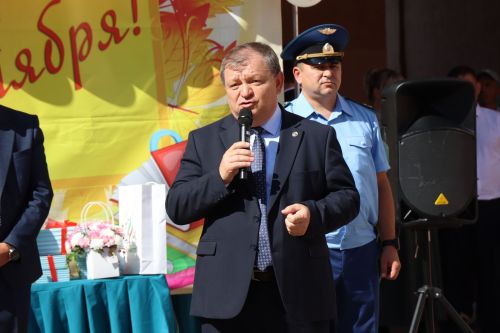 Для 73 первоклассников школы №9 впервые прозвучал школьный звонок