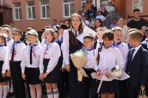 Для 73 первоклассников школы №9 впервые прозвучал школьный звонок