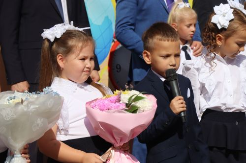 Яркий старт нового учебного года: в Нурлатской гимназии прошла торжественная линейка