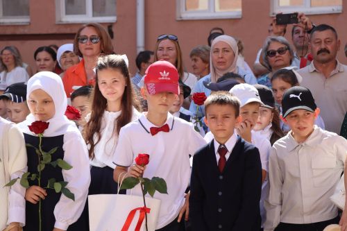 Для 73 первоклассников школы №9 впервые прозвучал школьный звонок
