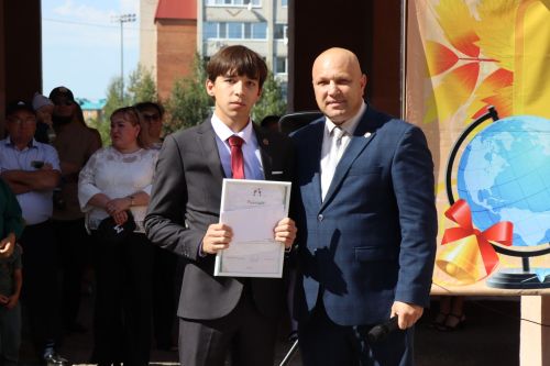 Для 73 первоклассников школы №9 впервые прозвучал школьный звонок