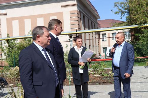 В Нурлате торжественно открыли Аллею учителей