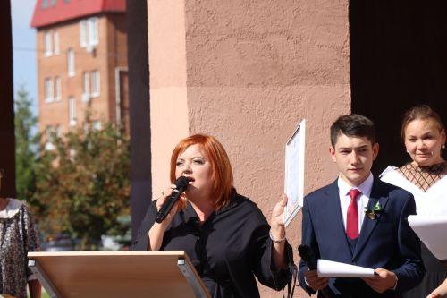 Для 73 первоклассников школы №9 впервые прозвучал школьный звонок