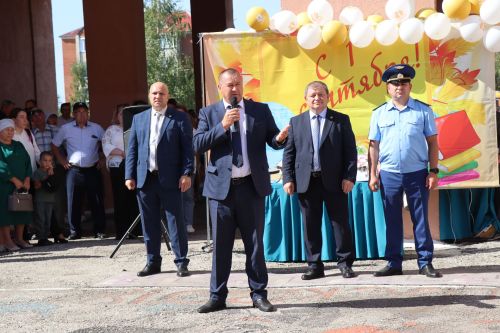 Для 73 первоклассников школы №9 впервые прозвучал школьный звонок