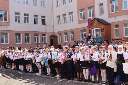 Для 73 первоклассников школы №9 впервые прозвучал школьный звонок