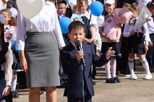 Для 73 первоклассников школы №9 впервые прозвучал школьный звонок