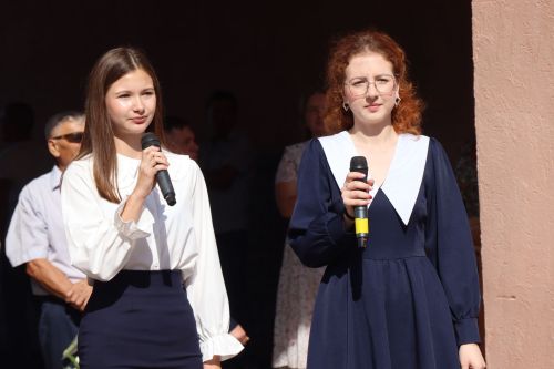 Яркий старт нового учебного года: в Нурлатской гимназии прошла торжественная линейка