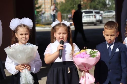 Яркий старт нового учебного года: в Нурлатской гимназии прошла торжественная линейка
